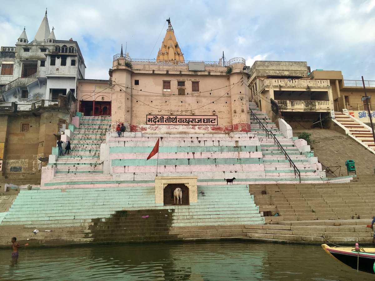 Painted green and pink steps leading up to a Hindu temple at Vachchharaj Ghat in Varanasi